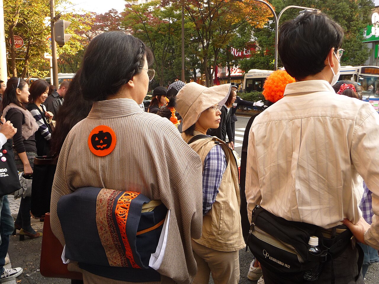 Kimono avec un badge citrouille, parade d'Halloween de Kawasaki